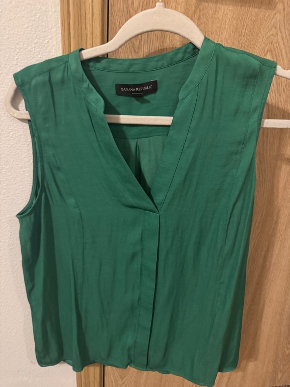 Banana Republic Emerald Green Sleeveless V-Neck Camisole